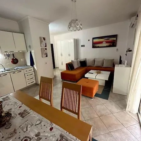 Cozy Near The Sea! 아파트 Durrës